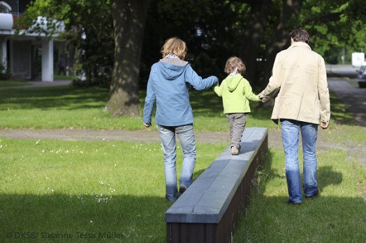 Familie von hinten Familie von hinten